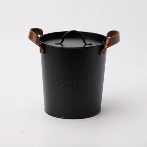 Hielera Metálica con Detalles en Cuero 