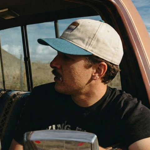 Jockey Garra Parrillera Feroz Crema/Verde en uso