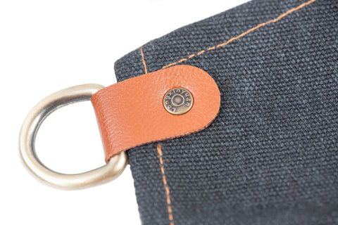 Pechera Parrillera Criolla Negra Ajustable argolla detalle
